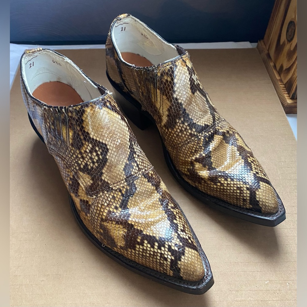 Nocona women's snakeskin pattern ankle boots / booties shoes- size 4 1/2 B